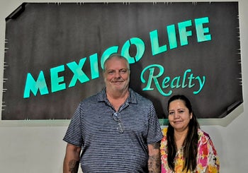 Portrait of Team Hanson, Real Estate Team